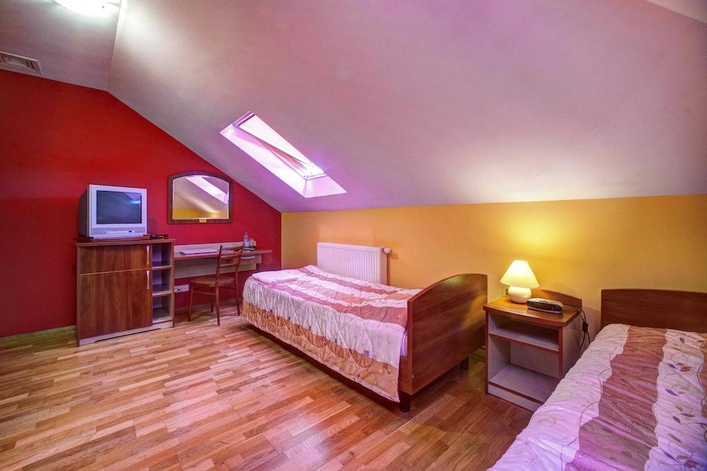 Xavito Bed & Breakfast Sanok Phòng bức ảnh