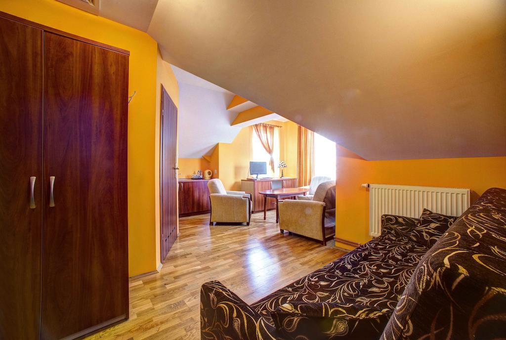 Xavito Bed & Breakfast Sanok Phòng bức ảnh